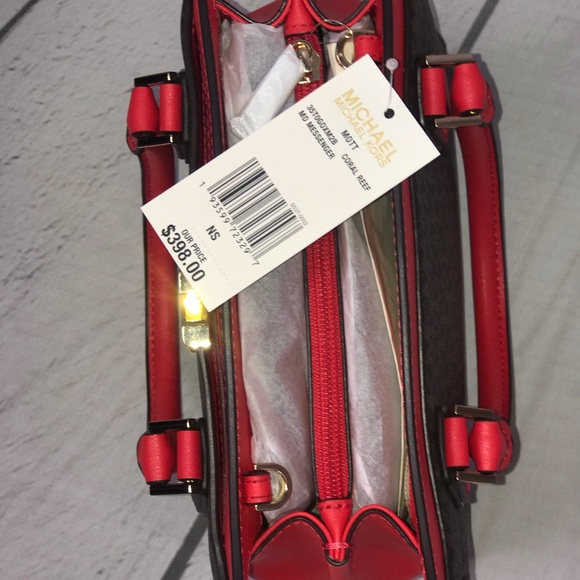 Michael Kors MD Messenger/Crossbody - Picture 8 of 10